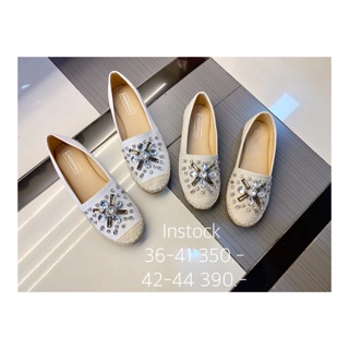 ภาพหน้าปกสินค้าSize 36-41 | Diamond blink blink by Cheeryfull รองเท้าผู้หญิง คัทชูผ้า ทรงกังฟู ประดับเพชร ที่เกี่ยวข้อง