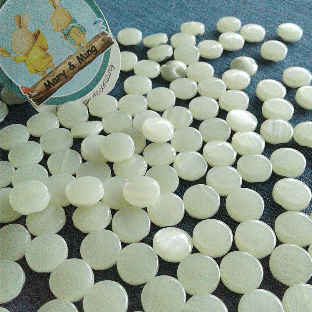 กระดุมพลาสติค เนื้อมุก Korea Button ขนาด 11 มิล ชุด 6 เม็ด 24 บาท ...