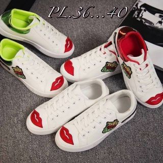 รองเท้าผ้าใบ
36-40
ราคา 550 บาท