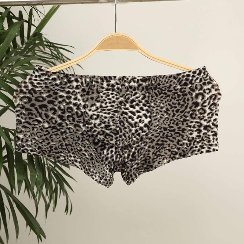 ภาพหน้าปกสินค้ากางเกงบ็อกเซอร์เซ็กซี่ พิมพ์ลายเสือดาว ระบายอากาศได้ดี แฟชั่นสําหรับผู้ชาย