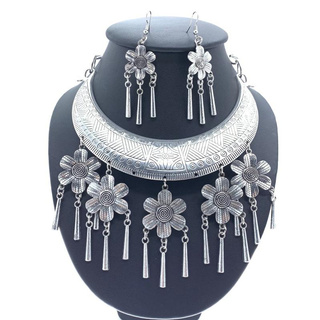 Vintage jewelry สร้อย อีสาน ชุดไท ล้านนา สร้อย สีเงินสีดำ ต่างหู East necklace set