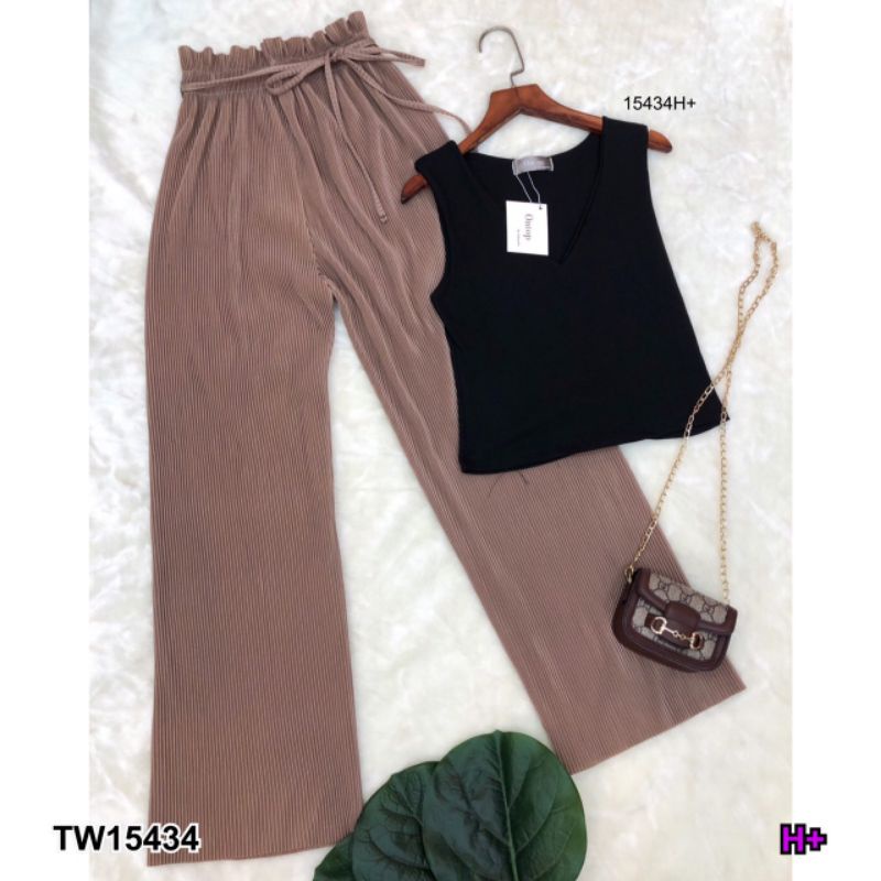 tw15434-ชุดเซ็ท-เสื้อกล้ามสีดำ-กางเกงขายาวอัดพลีท