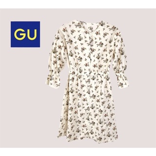 GU x Dress size 130 cm (ของเด็ก ผู้ใหญ่เทียบไซด์ได้คะ) อก 32 ยาว 30 ผ้า polyester สีครีมลายดอกน่ารัก ไร้ตำหนิ C:N0016