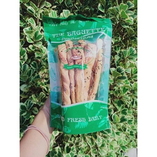 ภาพหน้าปกสินค้าGrissini with sesame ขนมขาไก่ใส่งาดำ by The Baguette ซึ่งคุณอาจชอบสินค้านี้