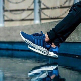 Adidas NMD_R1 สีฟ้า มีให้เลือก หลาย Size ค่ะ พร้อมส่ง