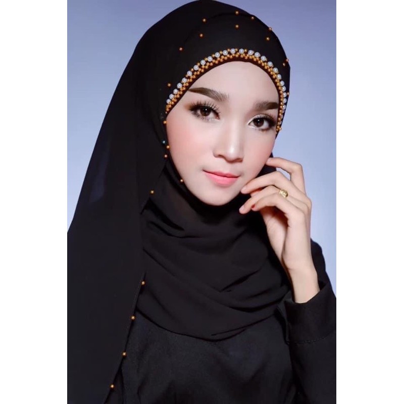 ภาพหน้าปกสินค้าผ้าคลุมฮิญาบชีฟองปักมุก (เลือกสีผ้าได้) จากร้าน naazmuslimshop บน Shopee