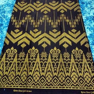 ผ้าปาเต๊ะ ลาย songket ผสมดิ้นทอง ราคา 270 บาท