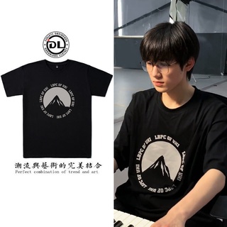 【hot sale】۩﹍ครั้งเยาวชนลีกเพลง Yaxuan เดียวกันเสื้อยืดหญิง LBPC แขนสั้นผู้ชายผ้าฝ้ายยอดเขาหิมะภูเขาภาษาอังกฤษคนรักความเห