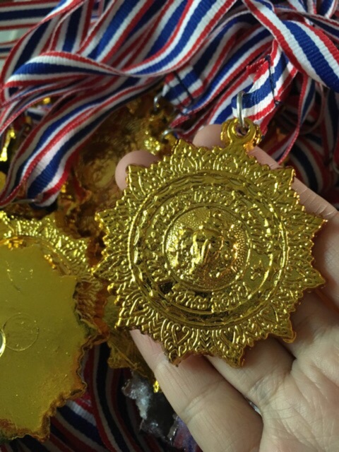 ภาพสินค้าเหรียญรางวัล ถ้วยรางวัล เหรียญกีฬาสี เหรียญรางวัลพลาสติก กีฬาสี แข่งขัน 1 ชิ้น พร้อมสายคล้องคอ จากร้าน shoeshaper บน Shopee ภาพที่ 1