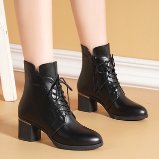 ภาพหน้าปกสินค้ารองเท้าบูทสตรี สีดำ สูง 6 ซม.รองเท้าส้นสูงสตรีแบบผูกเชือกรองเท้าหนัง PU ที่เกี่ยวข้อง
