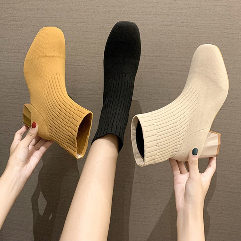 ภาพหน้าปกสินค้าHOT รองเท้าสตรี รองเท้าสตรีท รองเท้าบูทหุ้มข้อ หญิง 2021 ฤดูใบไม้ผลิและฤดูใบไม้ร่วง ใหม่ การถัก หยาบ กับ บูตเดี