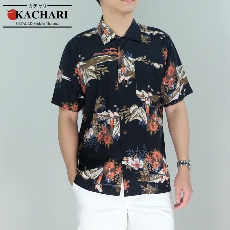 ภาพหน้าปกสินค้าส่งฟรี KACHARI เสื้อฮาวาย ผ้าเรยอน ลายนกดอกชบา สีดำ จากร้าน kachari.brand บน Shopee