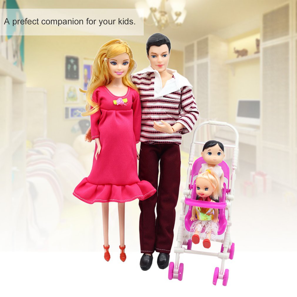 ภาพหน้าปกสินค้าชุดตุ๊กตาครอบครัว พ่อ แม่ตั้งครรภ์ และลูก 2 คน พร้อมรถเข็นเด็ก