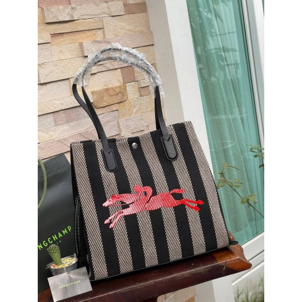 longchamp-essential-stripes