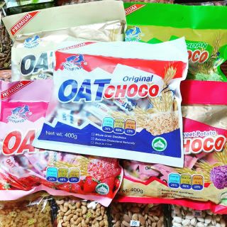 ภาพขนาดย่อของภาพหน้าปกสินค้าOATCHOCOข้าวโอ๊ดอัดแท่งโลมา TWINFISH 400g จากร้าน ekkachaithongket บน Shopee