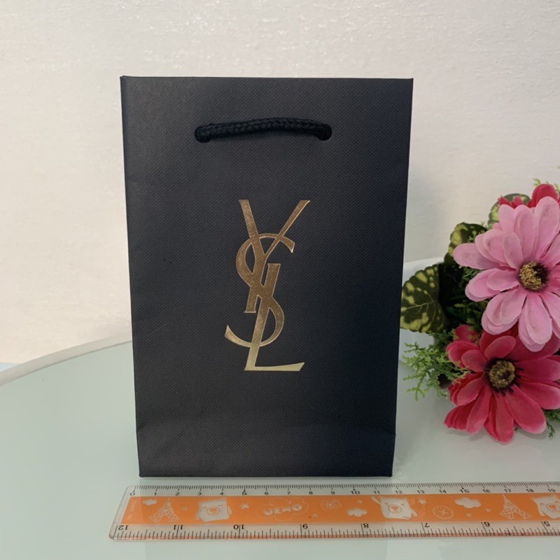 แท้-ถุงกระดาษ-ysl-สีดำ-ของใหม่-สภาพสวย-แพคใส่กล่องอย่างดีค่ะ