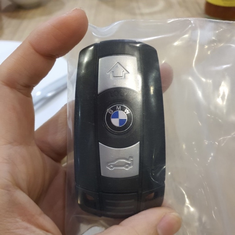 ภาพหน้าปกสินค้าโลโก้ BMW ติดกุญแจรีโมท งานอลูมิเนียมบาง (ราคาต่อชิ้น)