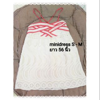 USED ---- มินิเดรสลูกไม้ผ้าหนาทรงปล่อย size S-M  ยาว56นิ้ว