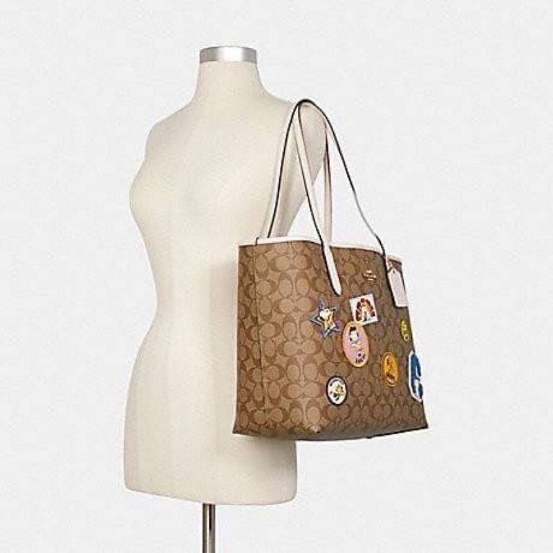 coach-coachxpeanuts-city-tote-in-signature-canvas-with-varsity-patches