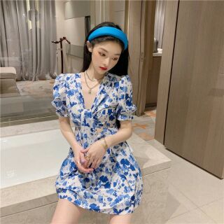 Bowy blue dress

🇰🇷New korea design
-สินค้านำเข้า พร้อมส่ง-
Bowy blue dress
มินิเดรสลายดอกเก๋ๆ