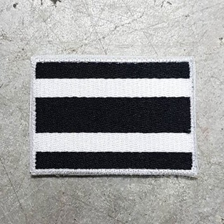 อาร์มธงชาติ ขาว-ดำ เล็ก ขนาด 5x7.5 CM. ตีนตุ๊กแก