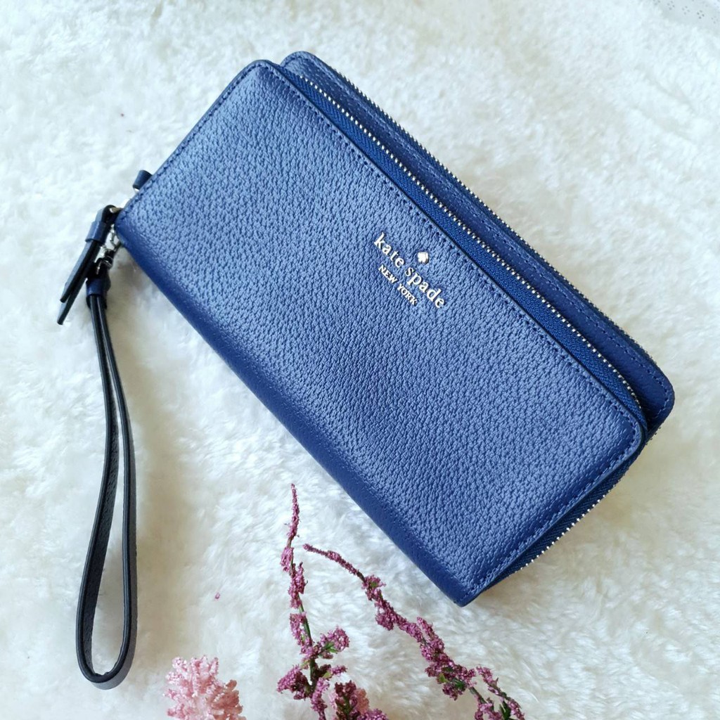 Sam large hotsell carryall wristlet