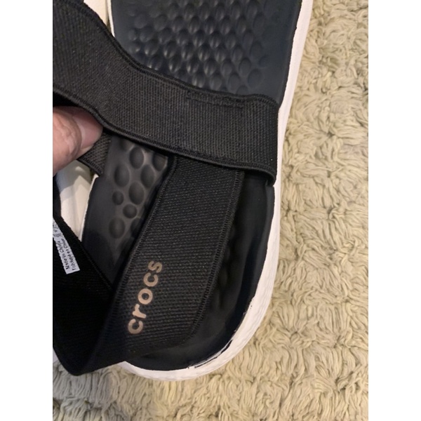 รองเท้ารัดส้นcrocs-มือ2