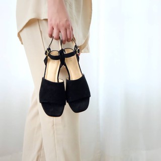 easeshoes.official รองเท้าหนังแกะกลับส้นสูง Cloud Velvet Black