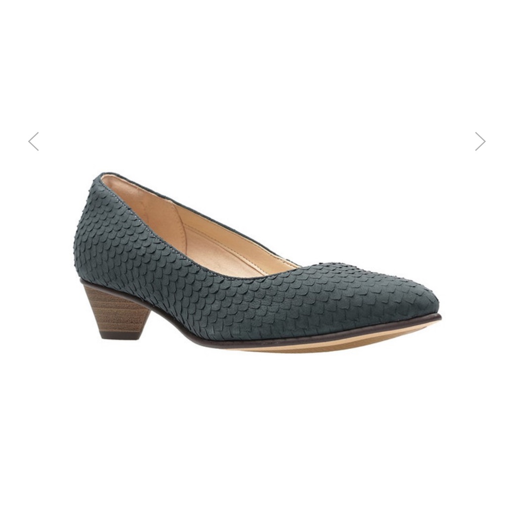 รองเท้า Clarks รุ่น MENA BLOOM สี Dark grey nubuck | Shopee Thailand