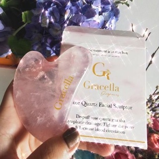 ภาพหน้าปกสินค้าโรสควอทซกัวซานวดหน้าแท้ 100% Premium rose quartz Gua sha 8*5 cm แบรนด์ Gracella Organics โรสควอทซคริสตัลแห่งความรัก ที่เกี่ยวข้อง