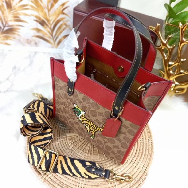 coach-c7767-lunar-new-year-field-tote-22-in-signature-canvas-with-tiger-rexyy