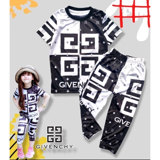 01 เสื้อผ้าเด็ก ชุดนอนเด็ก ชุดเซ็ตเด็ก งานผ้าไมโครพิมพ์ลายทั้งชุด ลาย กราฟฟิค GV สีขาว ดำ (เสื้อแขนสั้น+ กางเกงขายาว)