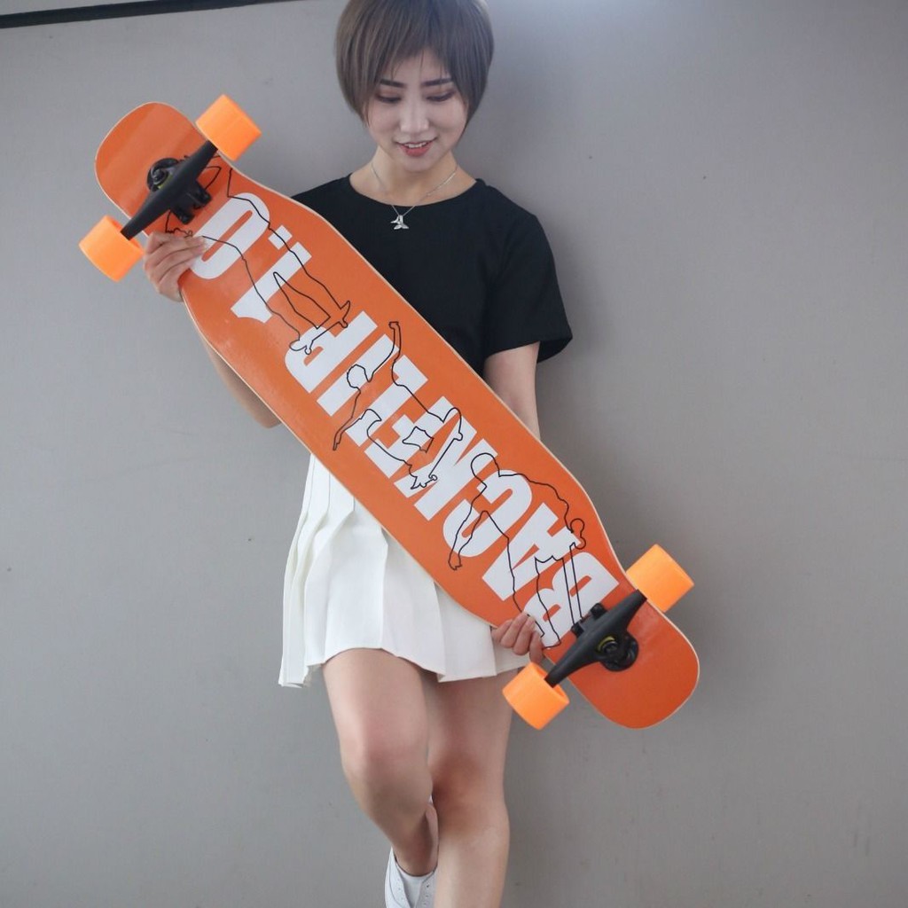 ภาพหน้าปกสินค้าสเก็ตบอร์ดเริ่มต้น longboard สเก็ตบอร์ดหญิงผู้ใหญ่เด็กชายและเด็กหญิงถนนแปรงถนนกระดานเต้นรำคณะกรรมการเยาวชนสเก็ตบอร์ดสี จากร้าน lbitf57 บน Shopee