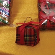 ของประดับ-ของตกแต่ง-ออร์นาเม้นท์-เทศกาลคริสต์มาส-ของขวัญ-ของฝาก-5702-01-กล่องของขวัญลายสก็อตเล็ก-ขนาด-1-นิ้ว