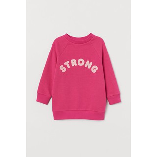 H&amp;M ชุดเด็ก เสื้อสเวตเตอร์สีชมพูสด เสื้อกันหนาว พิมพ์ลาย STRONG แต่งกากเพชร