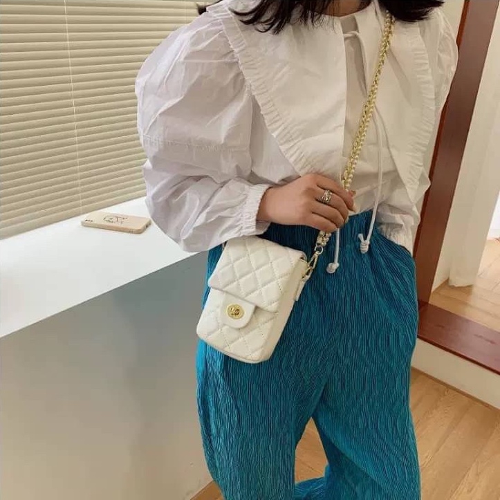 chanel-crossbody-bag-กระเป๋าสะพาย-กระเป๋าสะพายข้าง-กระเป๋าแฟชั่น-เกรดพรีเมียม-งานเนียบ-เรียบหรู-สวย-ใช้ได้ทุกวัน-ราคาถูก