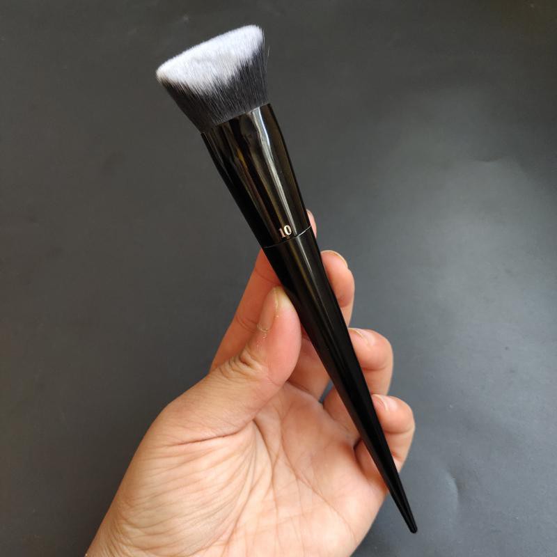 kat-von-d-ชุดแปรงแต่งหน้า-4-ชิ้น-kvd-แป้งผสมรองพื้น-คอนซีลเลอร์-แปรงแต่งหน้า