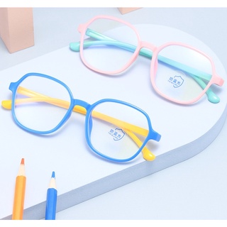 ภาพหน้าปกสินค้าแว่นกรองแสงสีฟ้า แว่นถนอมสายตา สำหรับเด็ก 3-6ขวบ. ที่เกี่ยวข้อง