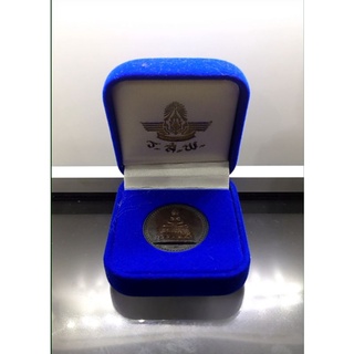 เหรียญพระพุทธคมนาคมบพิตร หลัง ภปร ร9 เนื้อนวะ ที่ระลึก 84 ปี กระทรวงคมนาคม ปี 2539 พร้อมกล่องเดิม ขนาด 2.7 ซม. หายาก