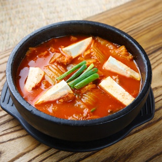 ภาพหน้าปกสินค้าtukpegi korea pot หม้อหินเกาหลี มาพร้อมถาดรองพลาสติก หม้อซุปกิมจิ หม้อข้าวยำบิบิมบับ 뚝배기 ที่เกี่ยวข้อง