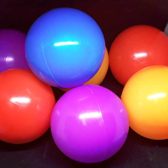 ภาพหน้าปกสินค้าลูกบอลพลาสติก บอลหลากสี 8 ซม 50 ลูก ถูกสุดดดดดด ลูกใหญ่