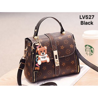 LV527 กระเป๋าสะพายงานน่ารักมาก เป็นทรงสวย ด้านในมีหลายช่อง