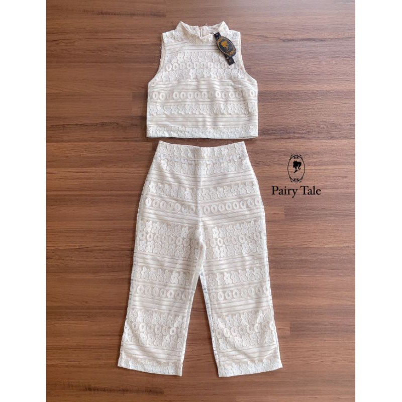 pairy-tale-set-เสื้อแขนกุด-มาพร้อมกางเกงทรงกระบอก-ขา-7-ส่วน-เป็นลายลูกไม้