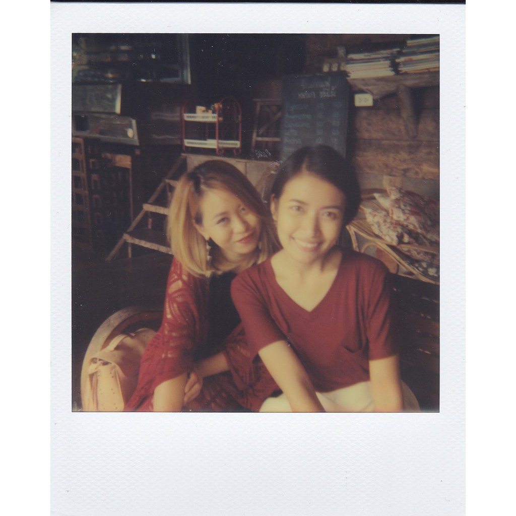 ภาพสินค้าฟิล์ม Polaroid โพลาลอย 600 SX-70 i-Type รุ่นฟิล์มสีธรรมดา ขอบขาว 1 แพค (มี 8 ใบ)งดส่งแบบเก็บเงินปลายทาง จากร้าน mintlomo บน Shopee ภาพที่ 5