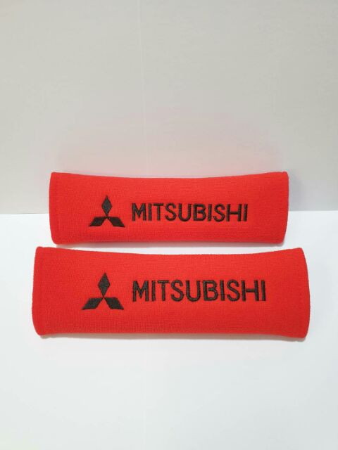 นวมหุ้มเข็มขัดนิรภัย-แพ็คคู่-2-ชิ้น-mitsubishi-สีแดงและสีดำ
