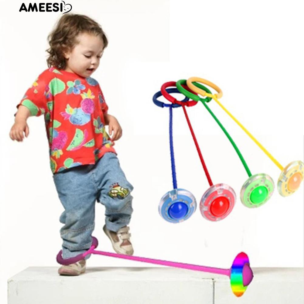ภาพหน้าปกสินค้าAmeesi ลูกบอลกีฬา แบบคล้องขา สำหรับเด็ก