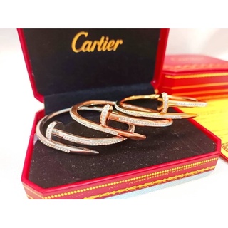 กำไลข้อมือ Cartier คาร์เทีย ไม่ลอกไม่ดำ งานเงินชุป แต่งด้วยเพชรรอบข้อเล่นไฟสวย งานดีมากใส่เทียบแท้เลยค่ะลองแล้ว