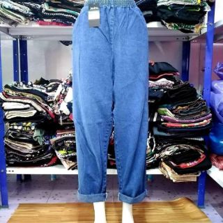 ภาพขนาดย่อของภาพหน้าปกสินค้ากางเกงยีนส์เอวยืดสาวอวบ ทรงบอยใส่ได้ทั้ง ผู้ชาย-ผู้หญิง จากร้าน phat_oversize บน Shopee