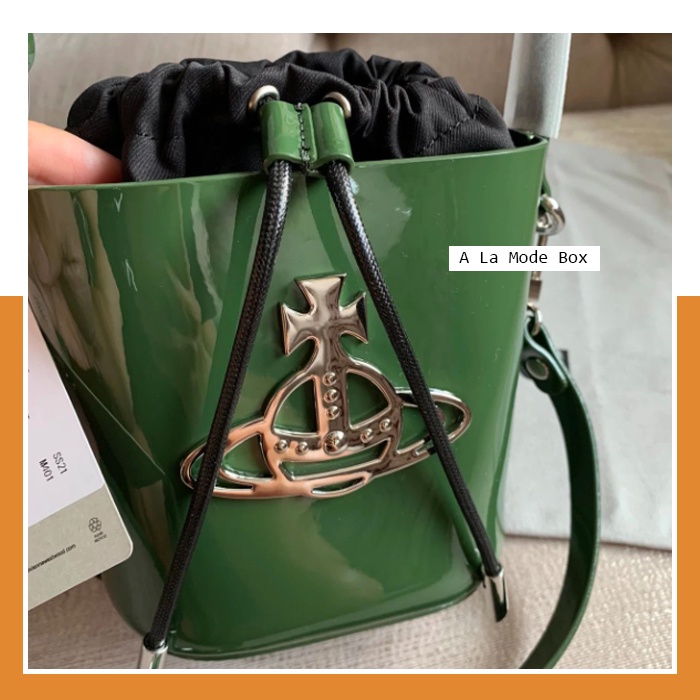 กระเป๋า-vivienne-westwood-leather-bucket-bag