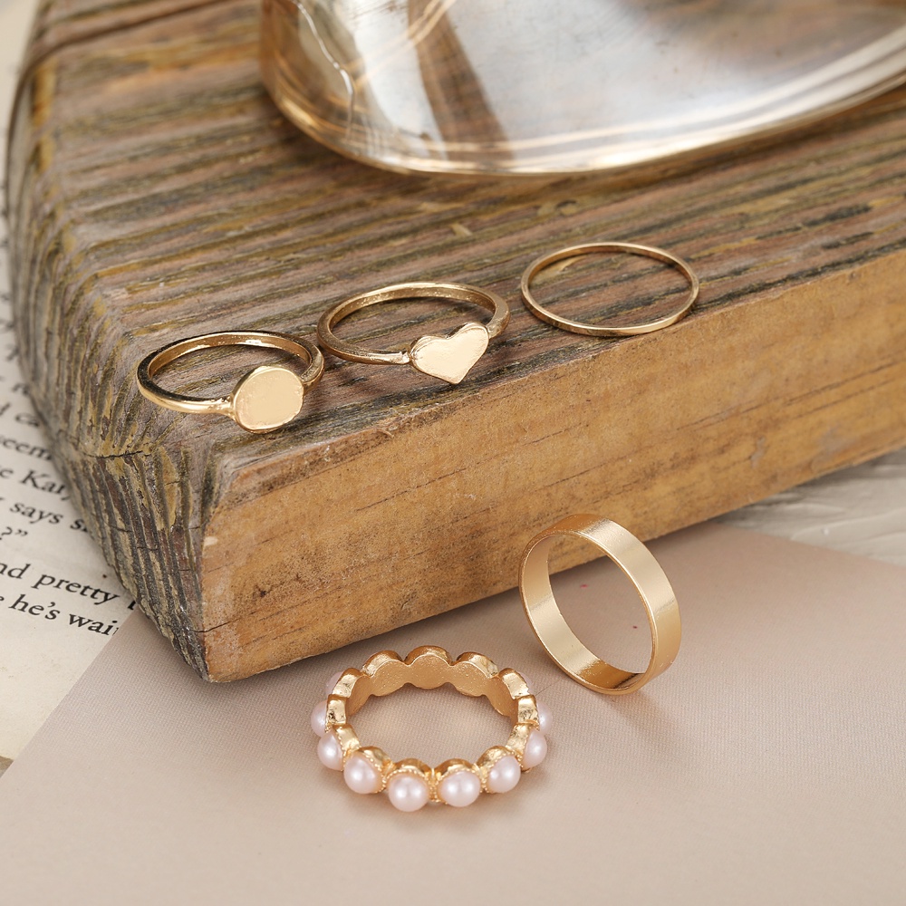 ภาพหน้าปกสินค้า5Pcs/Set Fashion Luxury Pearl Butterfly Ring Set Snake Heart-shaped Gold Rings Women Jewelry Accessories Gift จากร้าน xuyibeauty.th บน Shopee